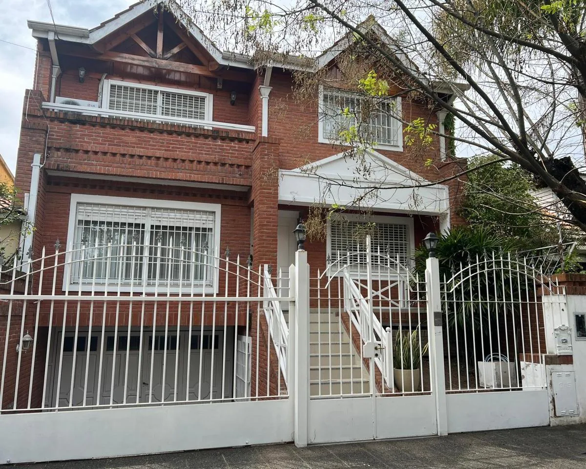Casa con jardín y pileta