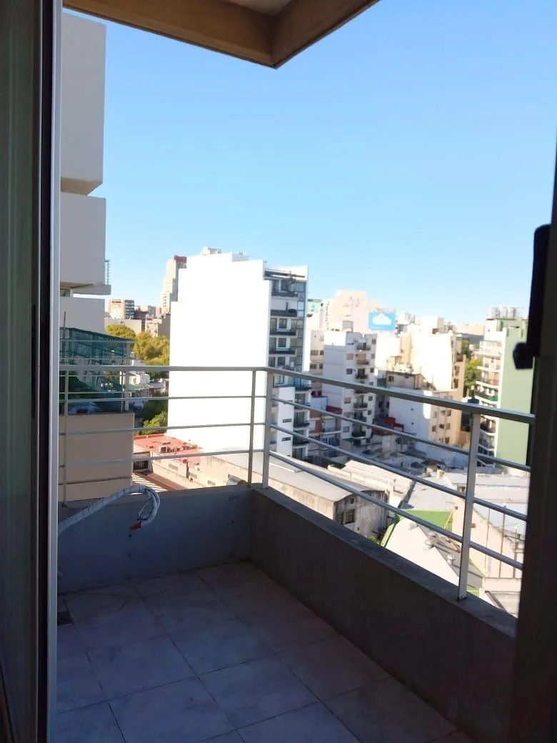 Monoambiente con balcón y amenities