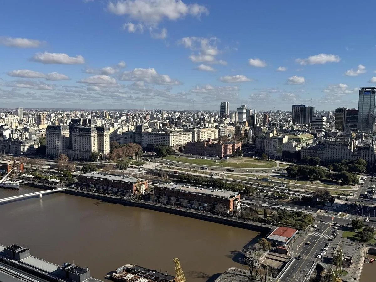 Piso 32 con vistas al río