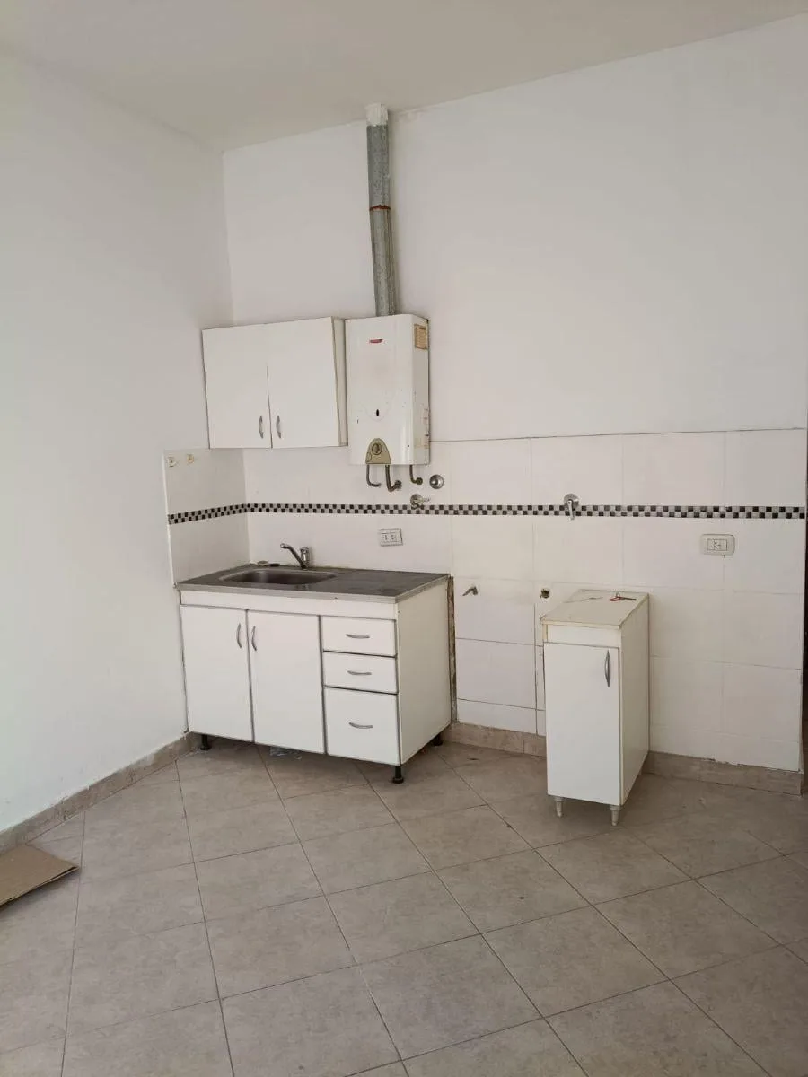Departamento de 2 Ambientes Sobre Av San Martin