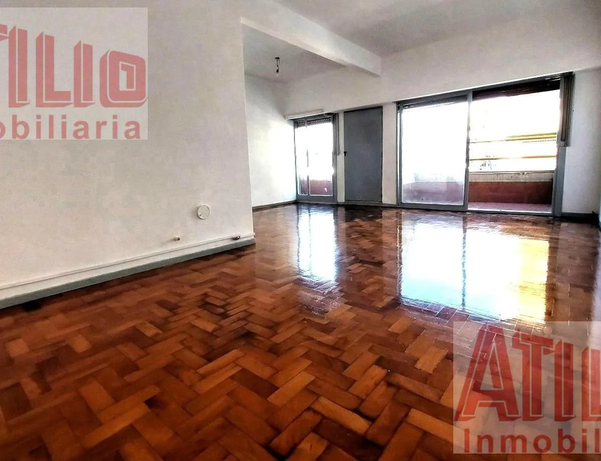 Departamento con doble balcón