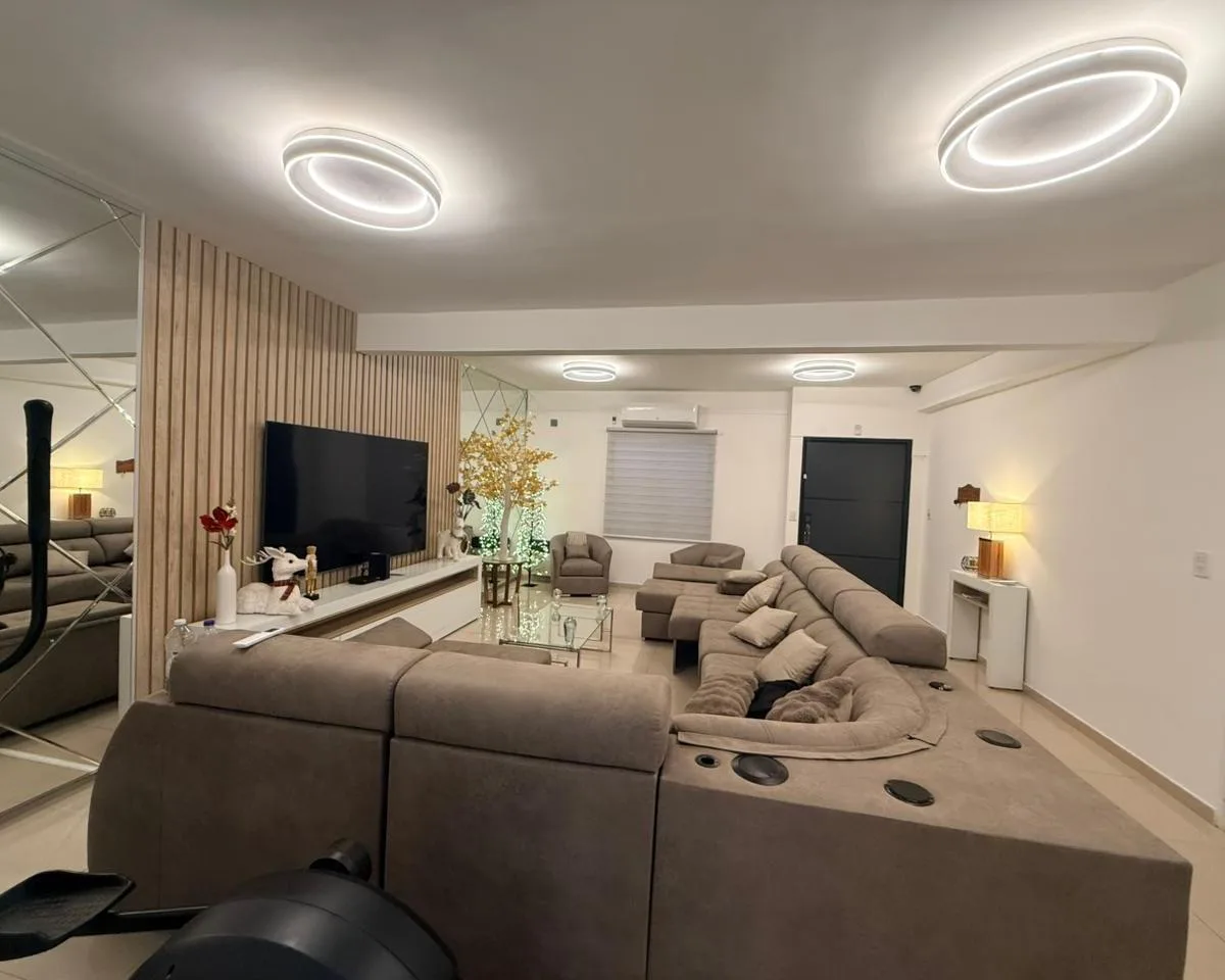 Excelente Casa en Alquiler • Ramos Mejía Centro • 5 Ambientes + Escritorio Indep
