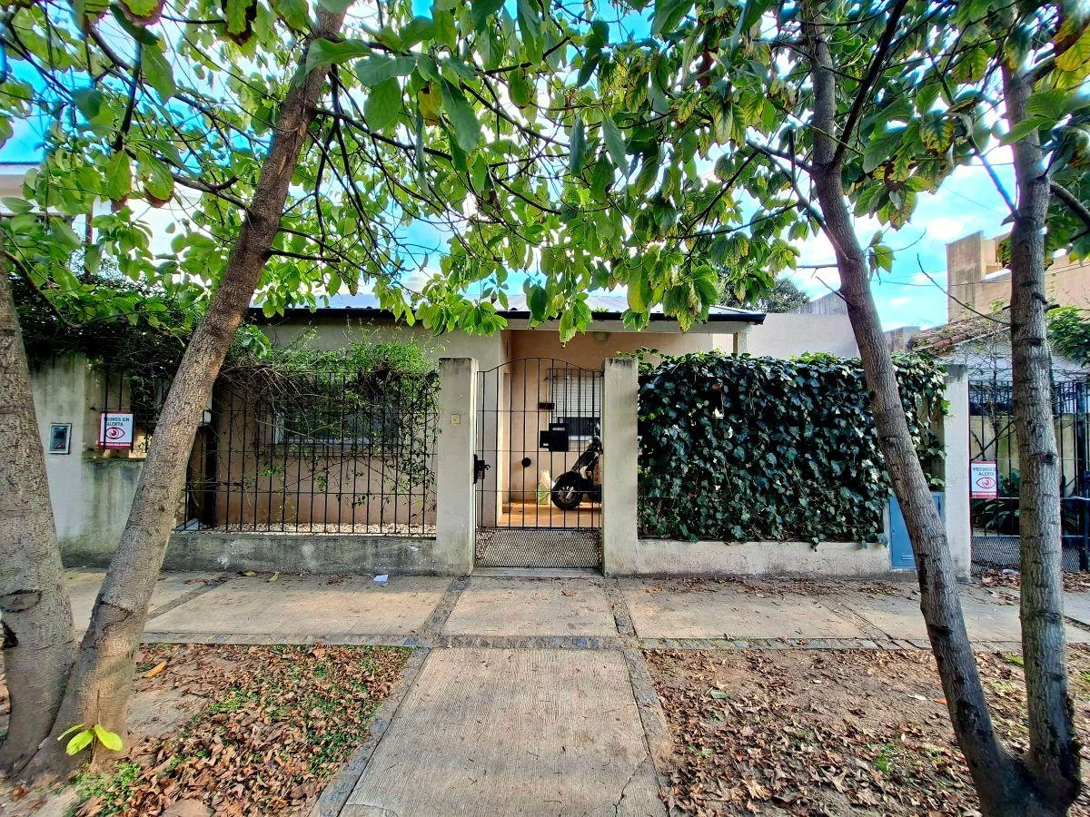 Casa con jardín y parrilla