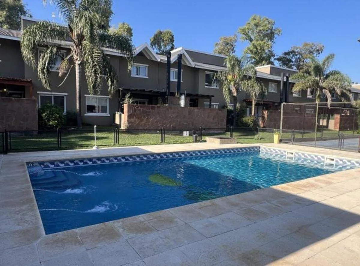 Planta baja con patio y parrilla