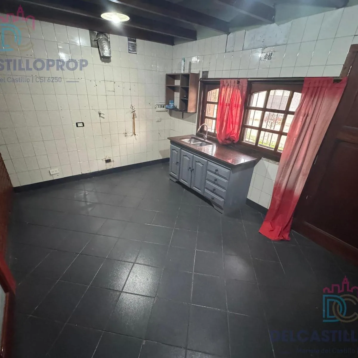 2-room PH with covered patio