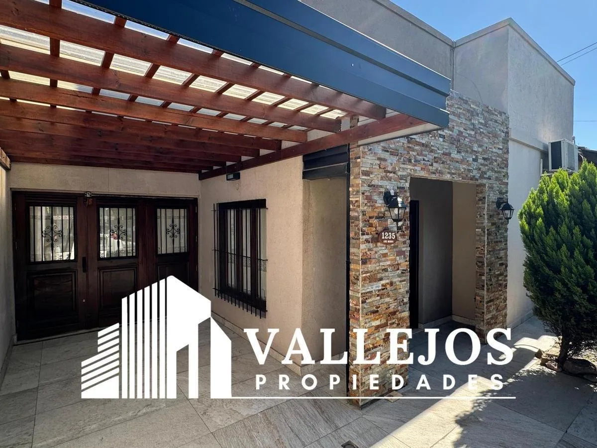 Casa 5 Ambientes con Pileta. Impecable - Alquiler Monte Grande