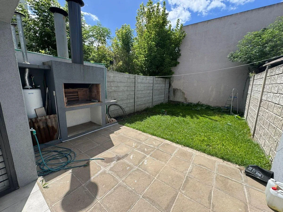 Duplex con patio y parrilla