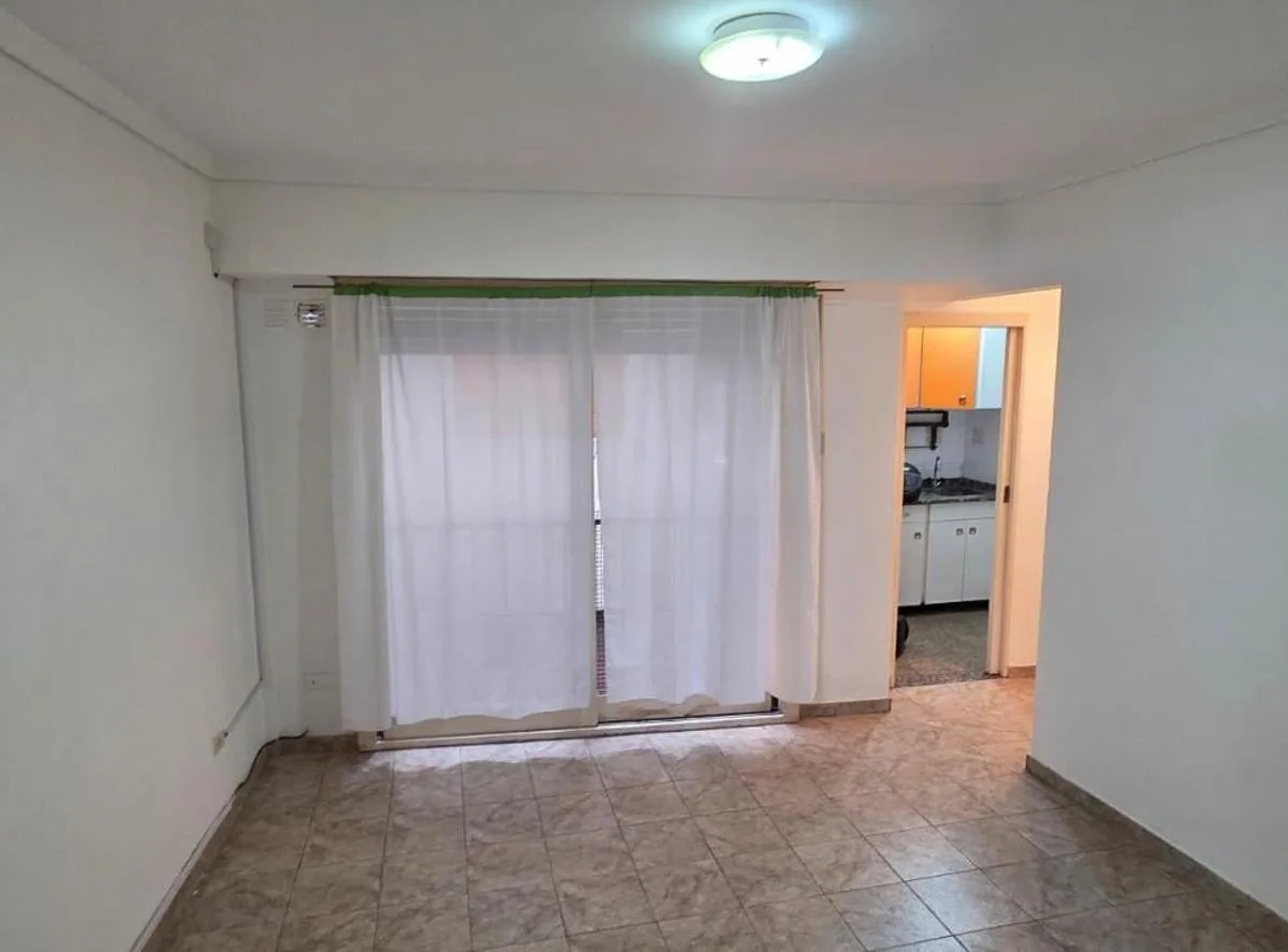 Listing: 1 bedroom, Floresta