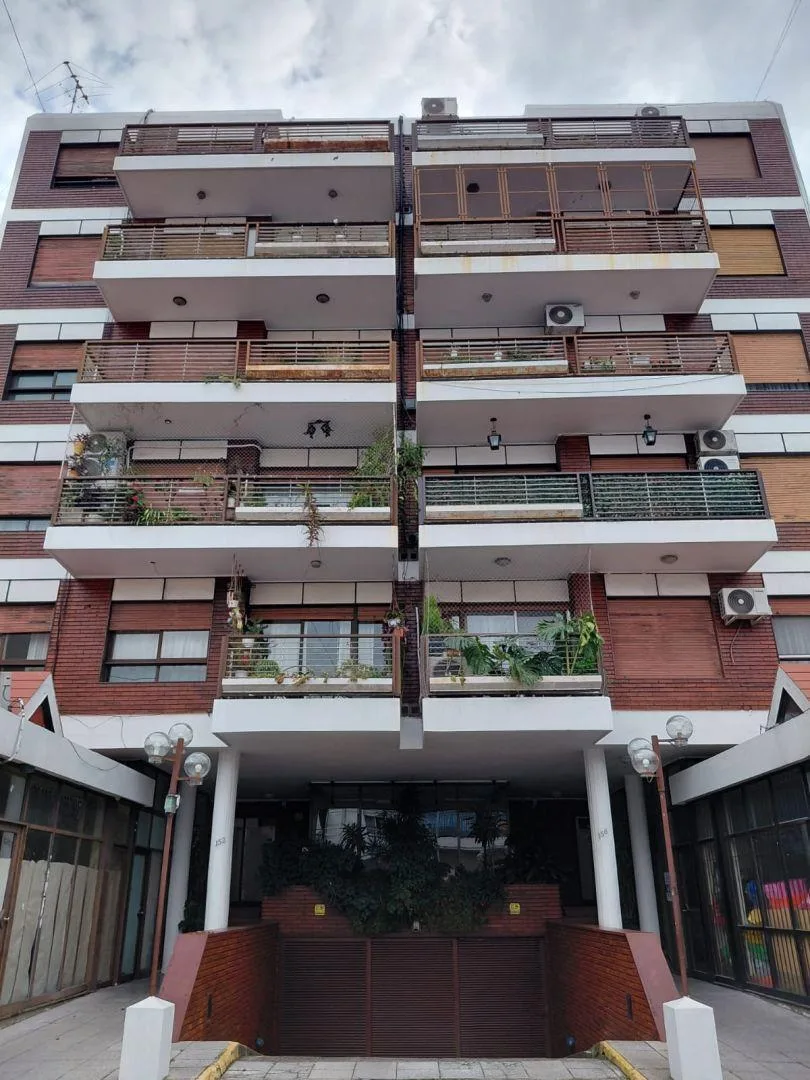 Monoambiente con balcón contrafrente