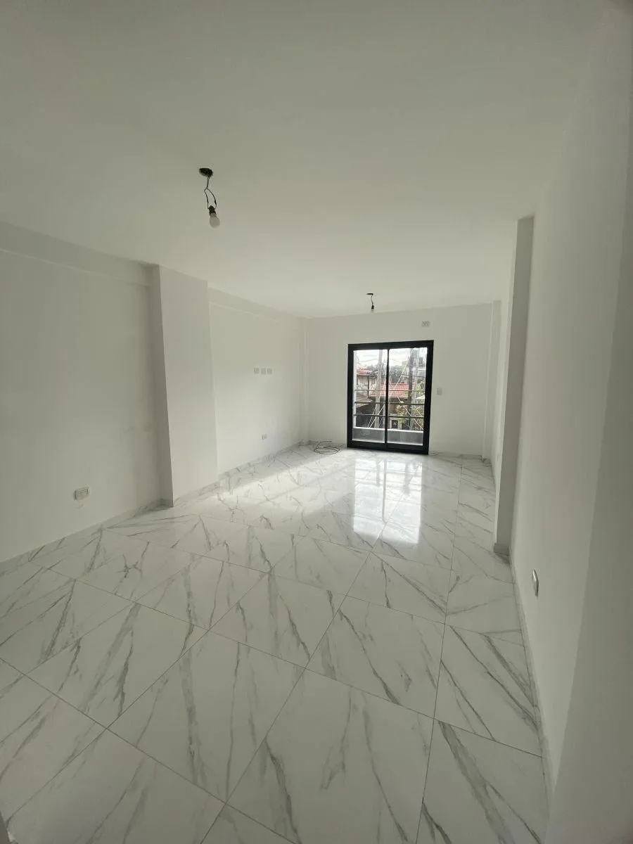 Monoambiente con balcón y cocina