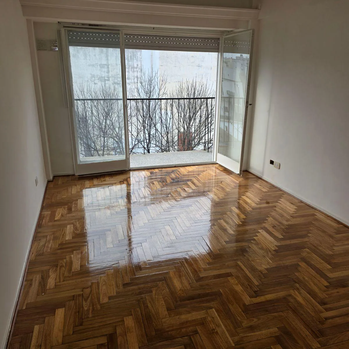 5th-floor front balcony