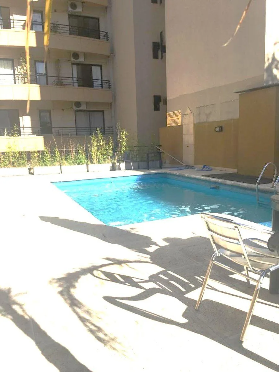 Monoambiente con balcón y pileta