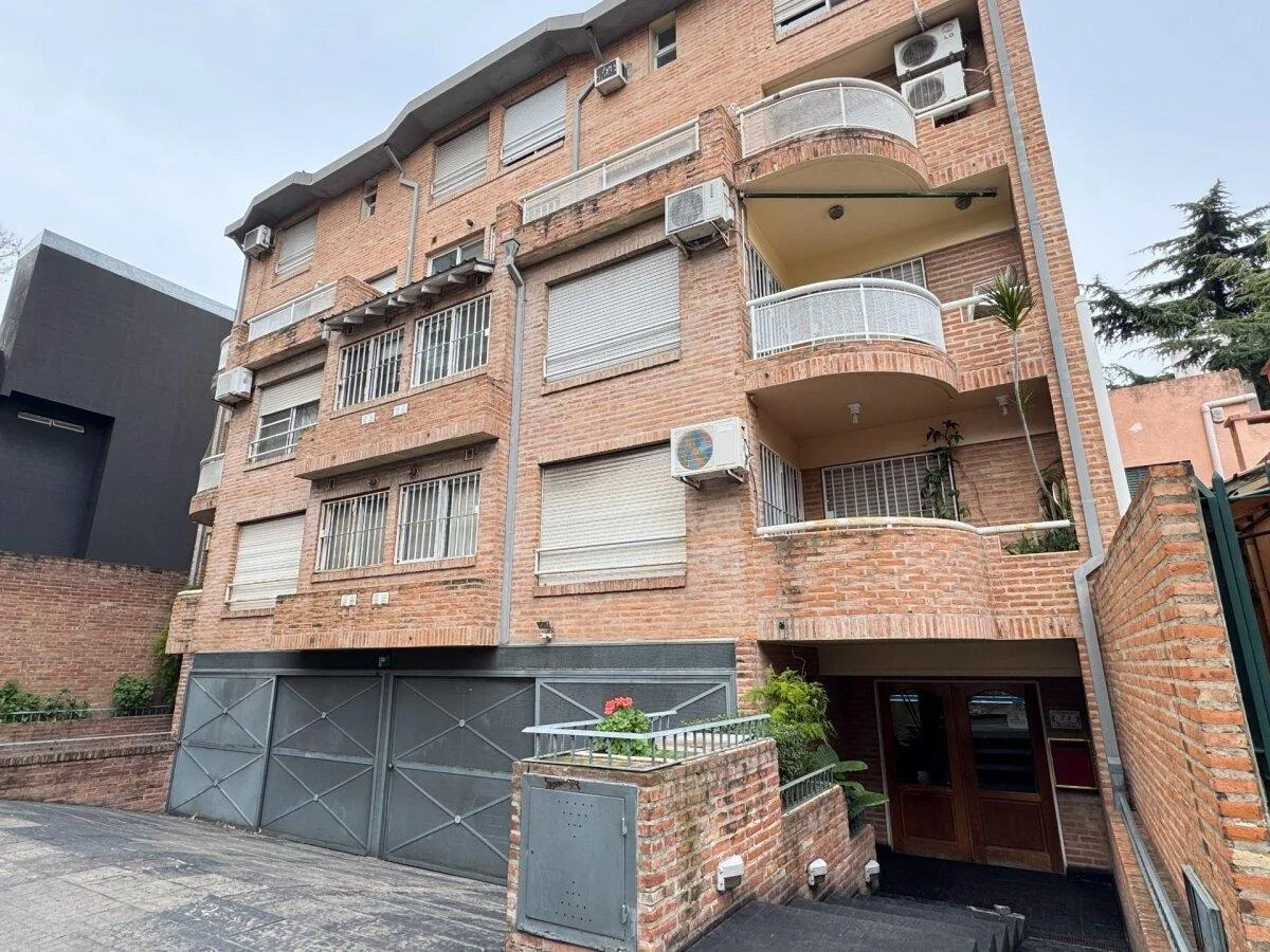 Alquiler Depto 2 Amb en Martinez con Balcón y Baulera en Edificio con Piscina