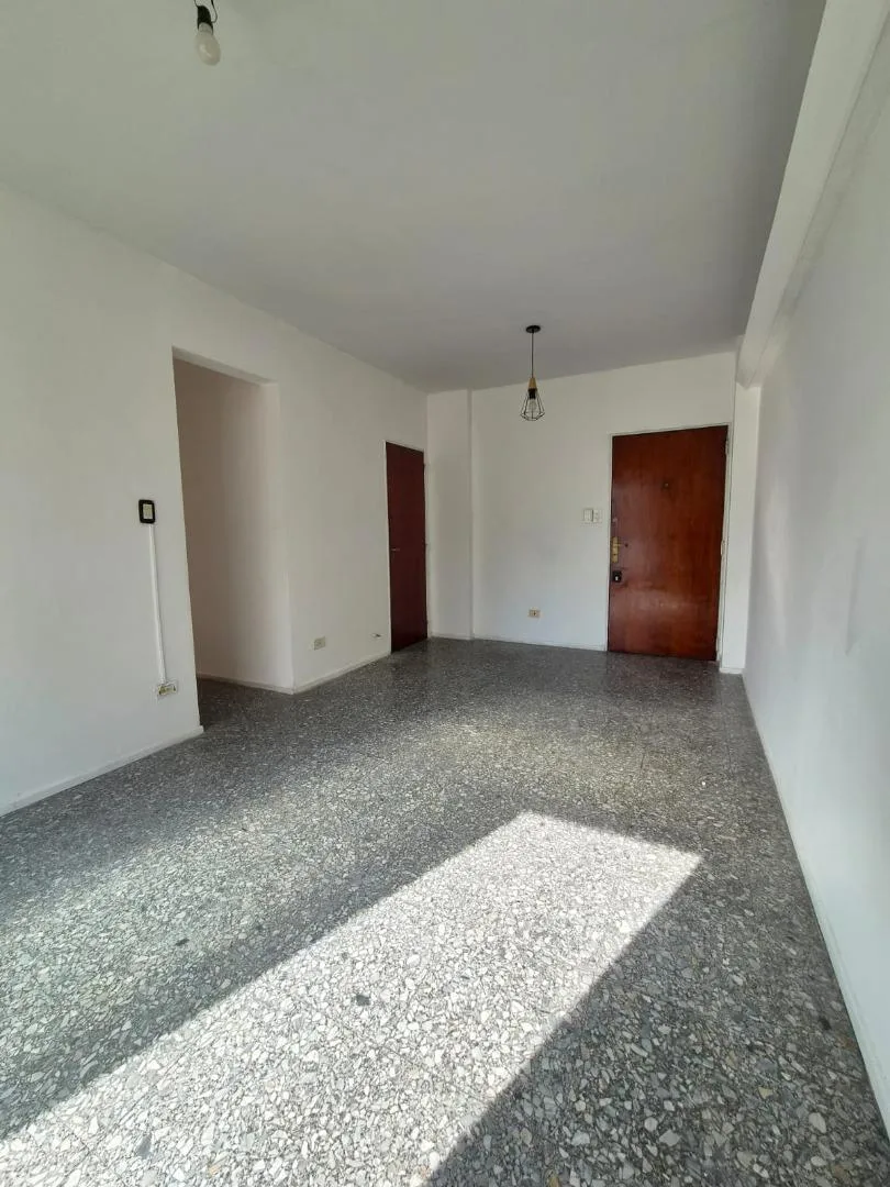 Hermoso 3 Ambientes con Balcon en Flores