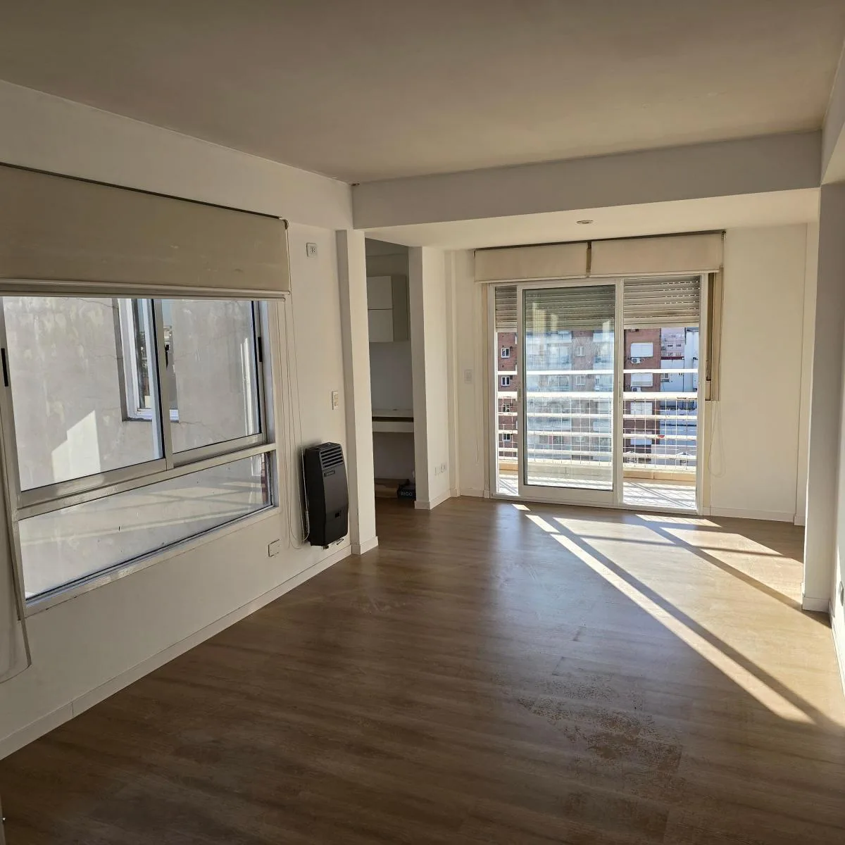 Monoambiente con 2 balcones