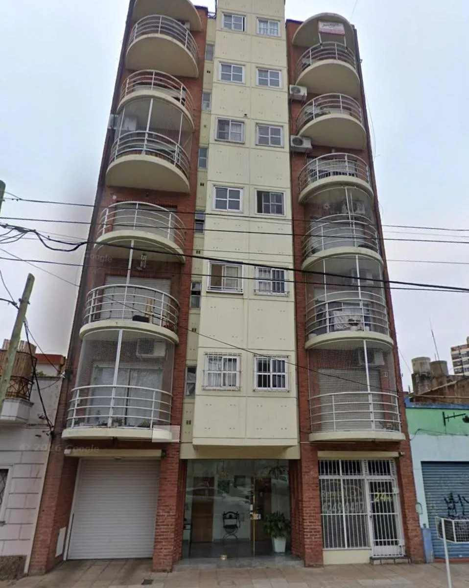 2 ambientes con balcón y cochera