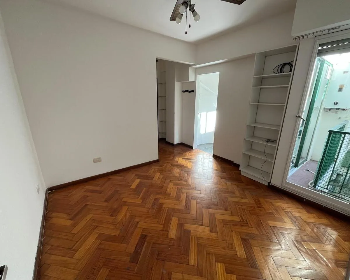 5th-floor lateral with balcony