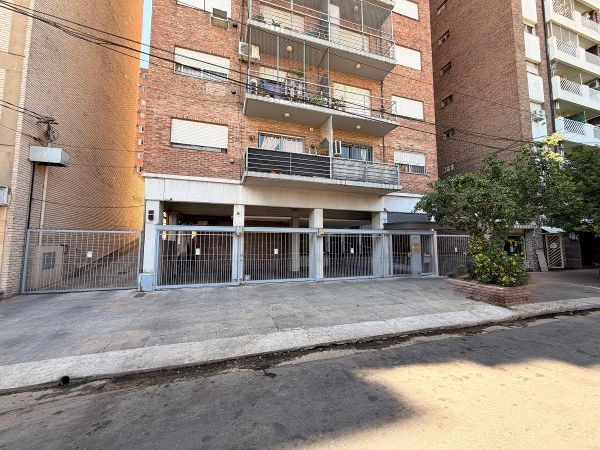 Departamento 2 Ambientes en Excelente Ubicación, a m de Av Yrigoyen
