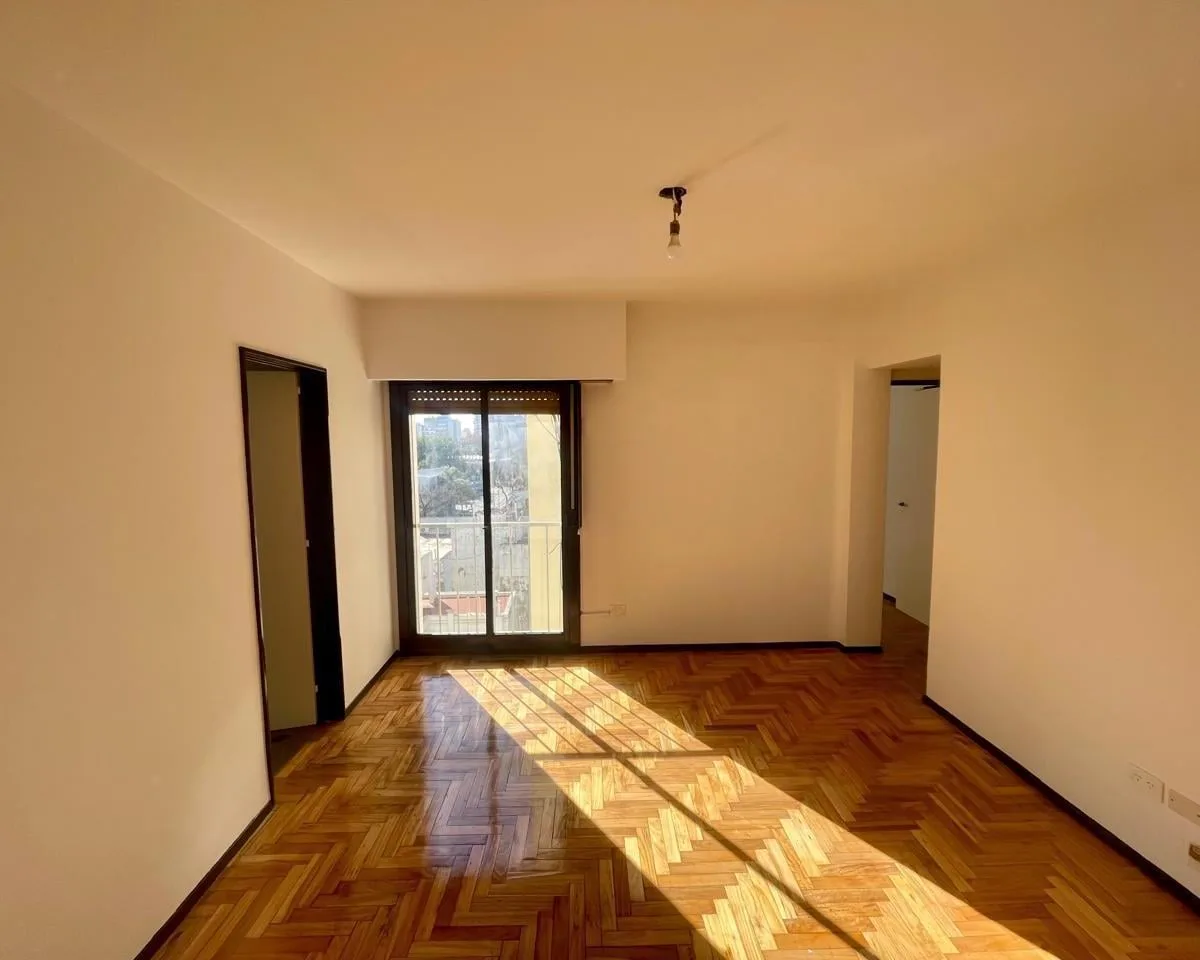 2 ambientes con lavadero y balcón francés