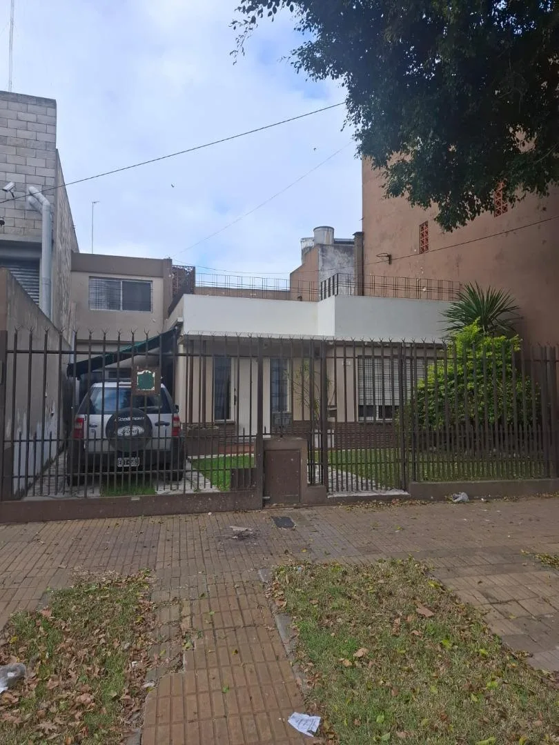 Casa 3 ambientes con cochera