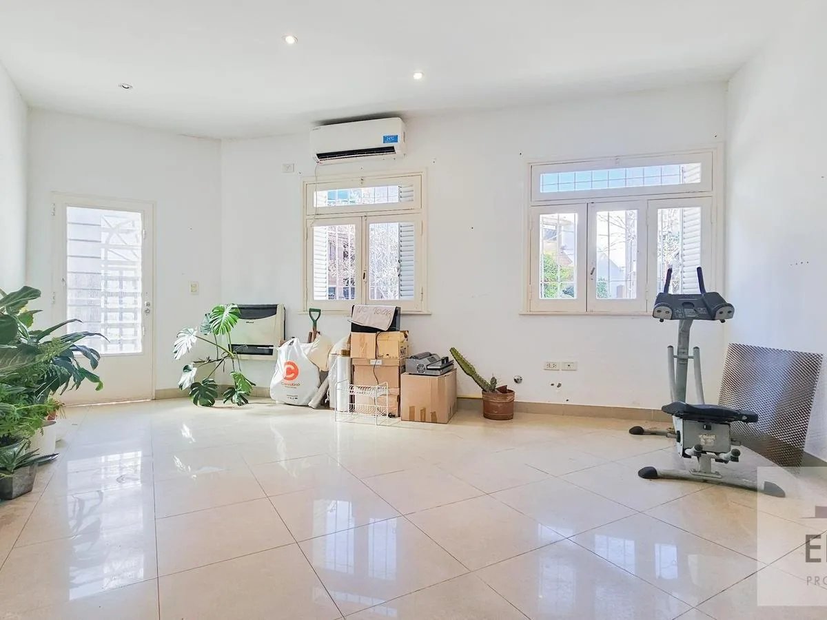 Casa con terraza y cochera