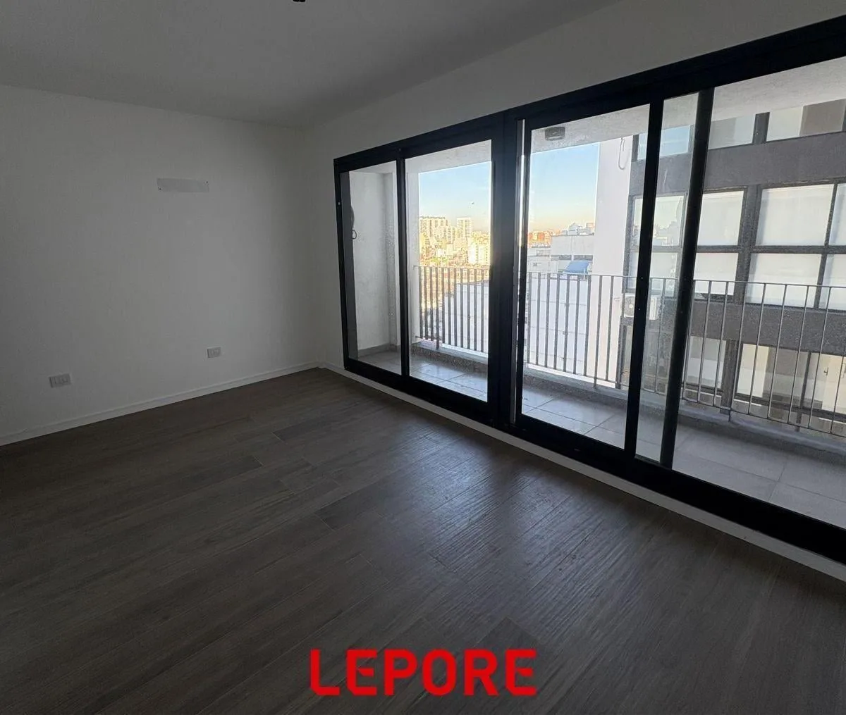 Monoambiente con balcón, amenities