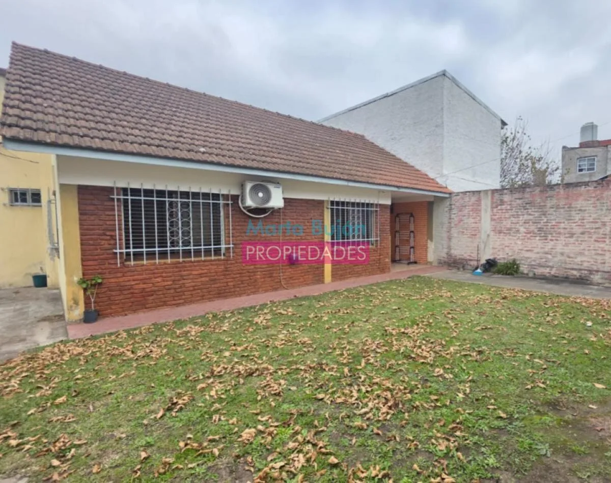 Casa com 2 dormitórios, vaga coberta