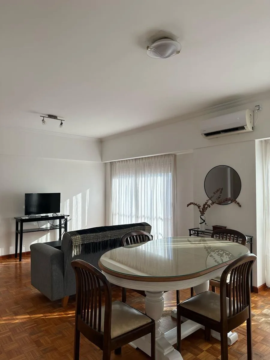 1 dormitorio, balcón y amoblado