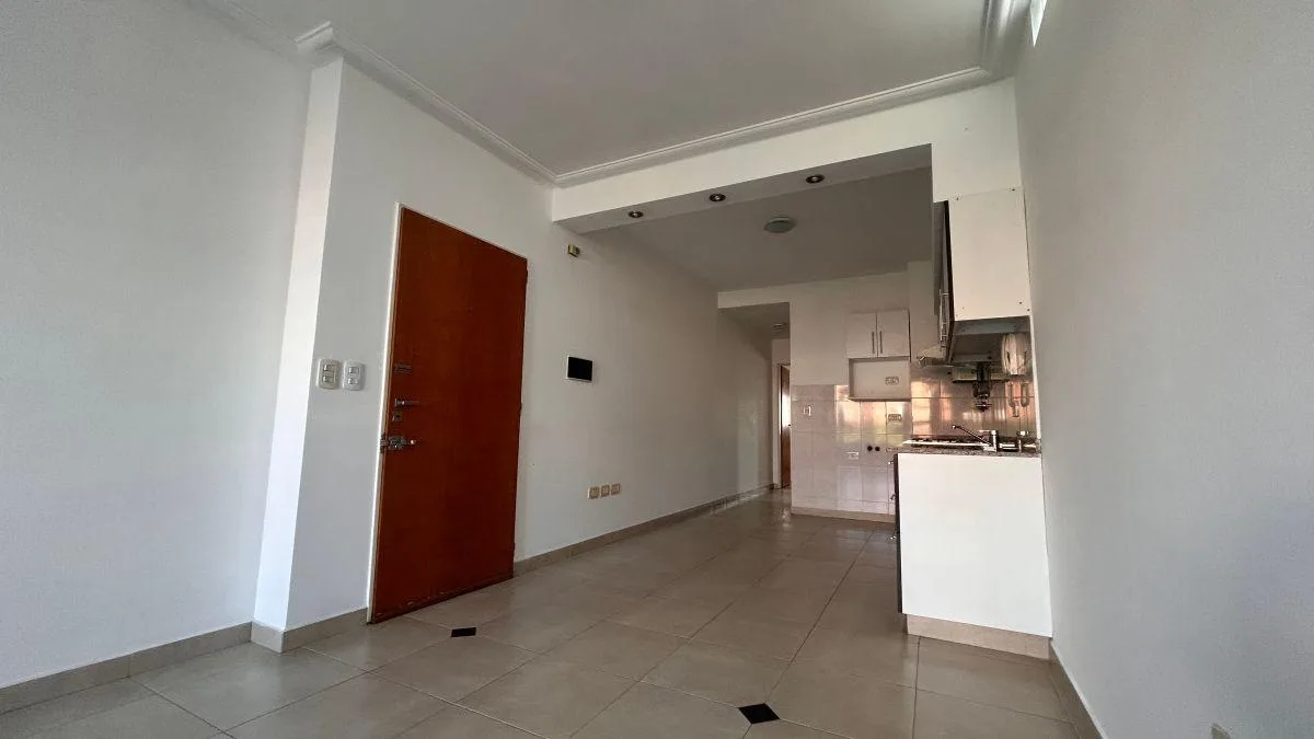 Alquiler Departamento 2 Ambientes C/balcón Al Fte. - a 50 m de Av H. Yrigoyen