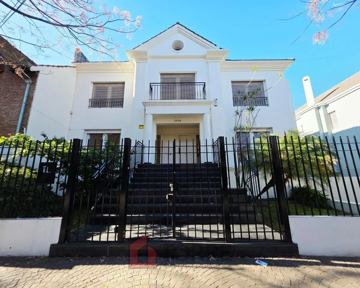 Casa con 4 suites y pileta