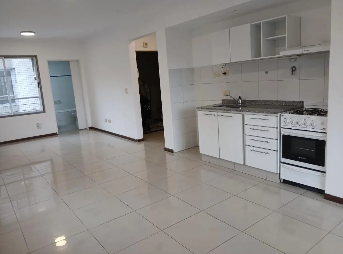 Alquiler Departamento Monoambiente con Cochera, Laundry y Sum en Flores