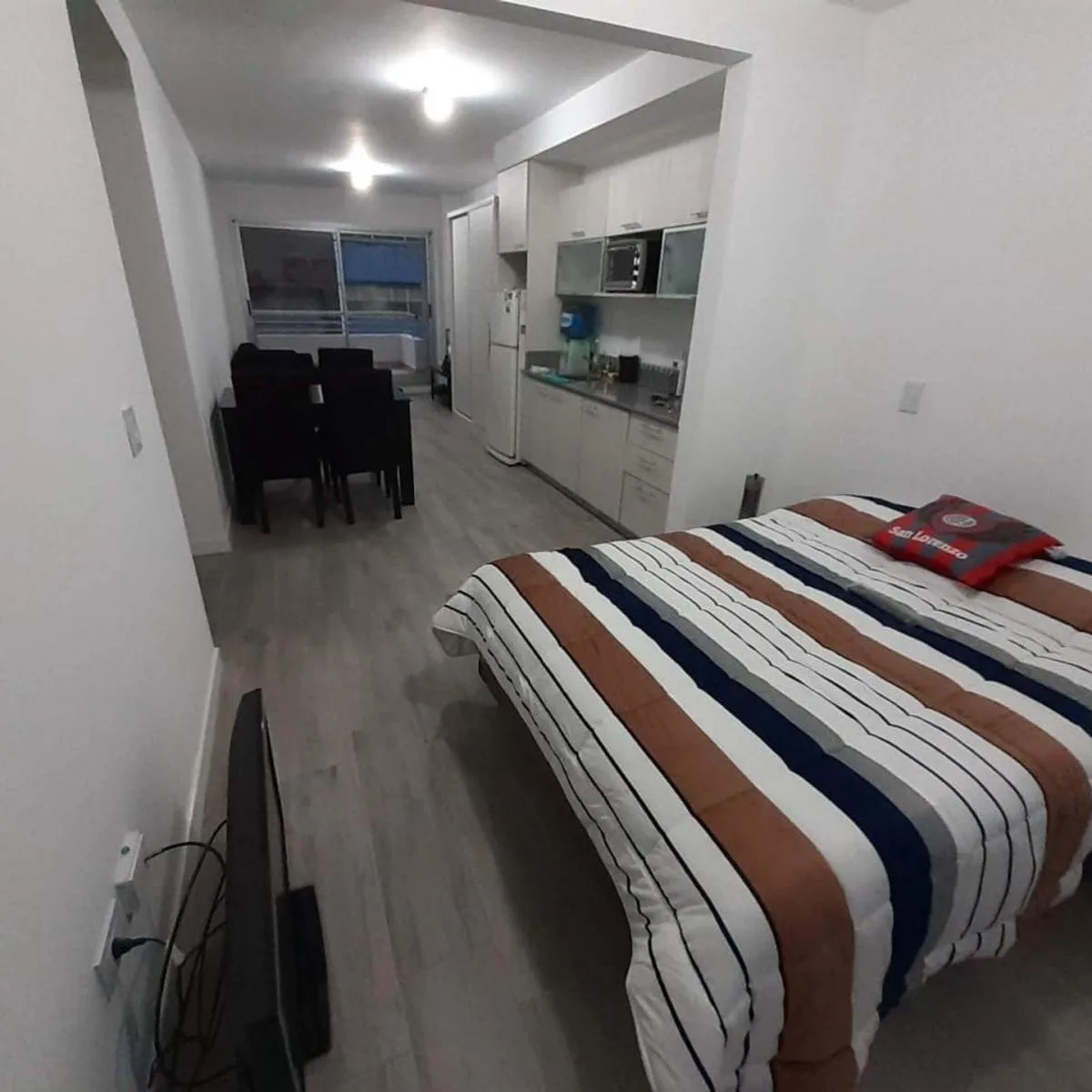 Monoambiente con balcón y pileta