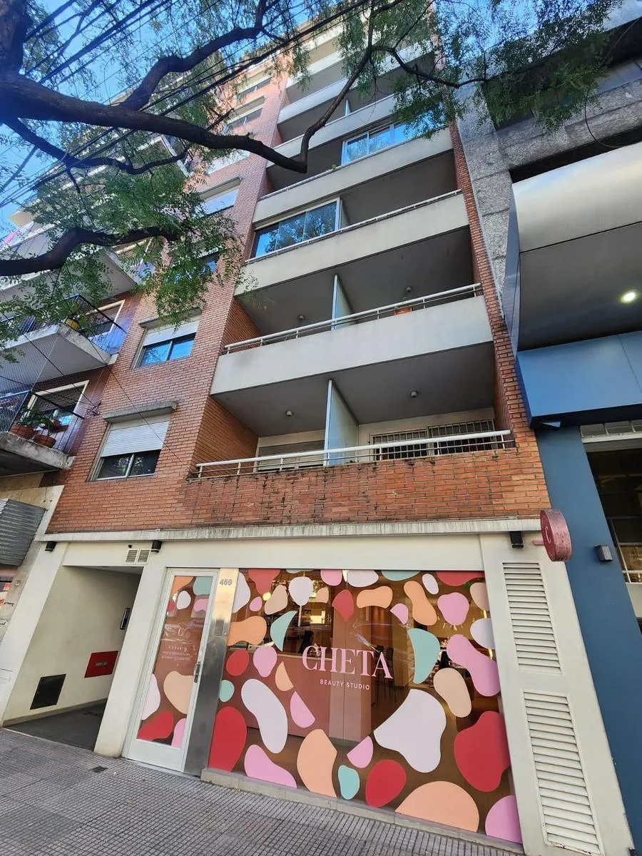 Monoambiente dividido con balcón