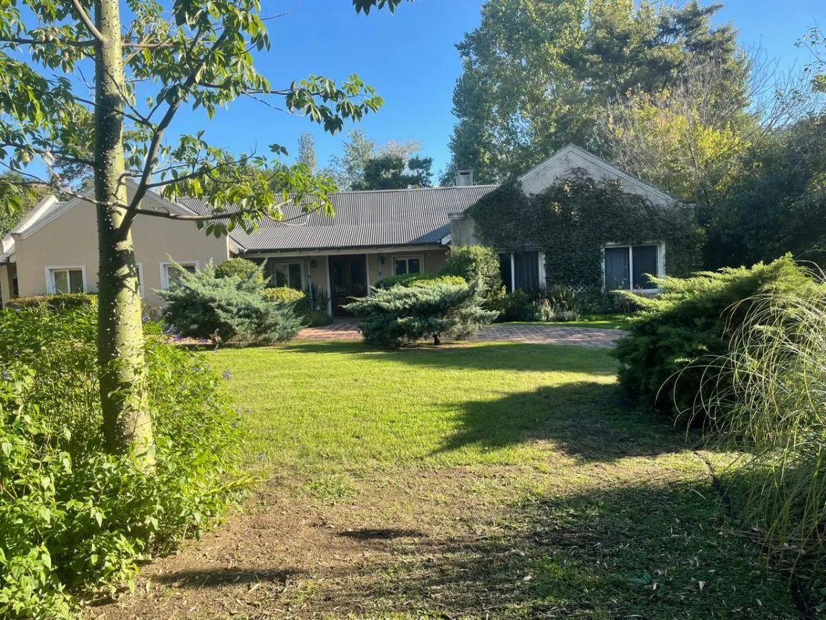 Casa en Venta y Alquiler en Club de Campo Los Pingüinos | 4 Dorm. | Piscina | Una Planta
