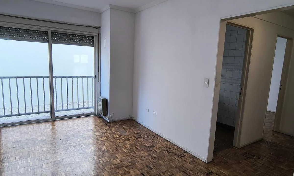 2 ambientes con balcón