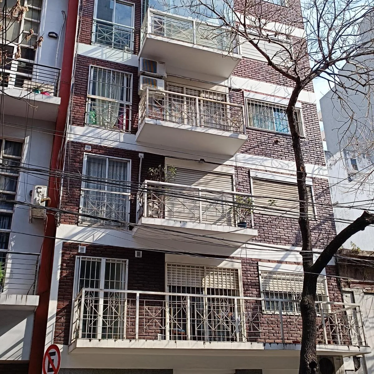 Alquiler 2 Amb, 93 m, Impecable, Luminoso con Amplio Patio. Apto Profesional