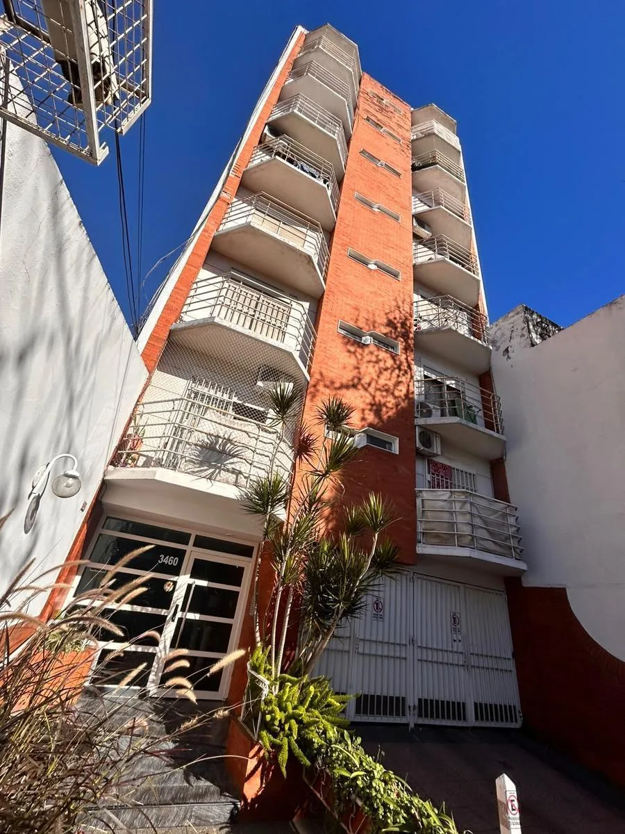1 studio with street balcony
