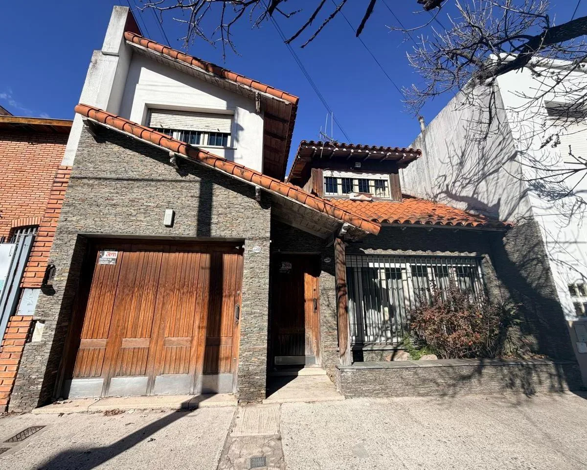 Casa em Villa Devoto com terraço e pátio