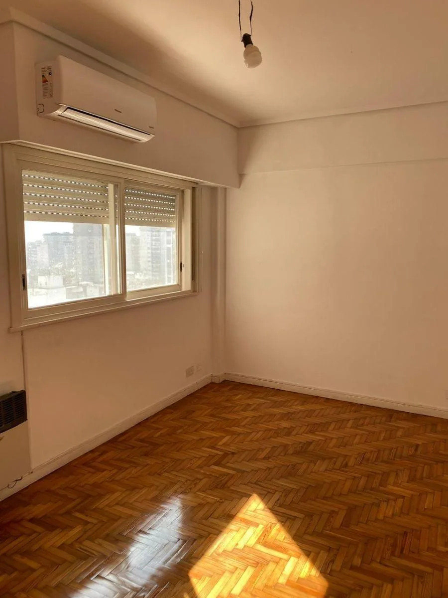 Departamento en Alquiler de 2 Ambientes Sobre Peatonal Rivadavia