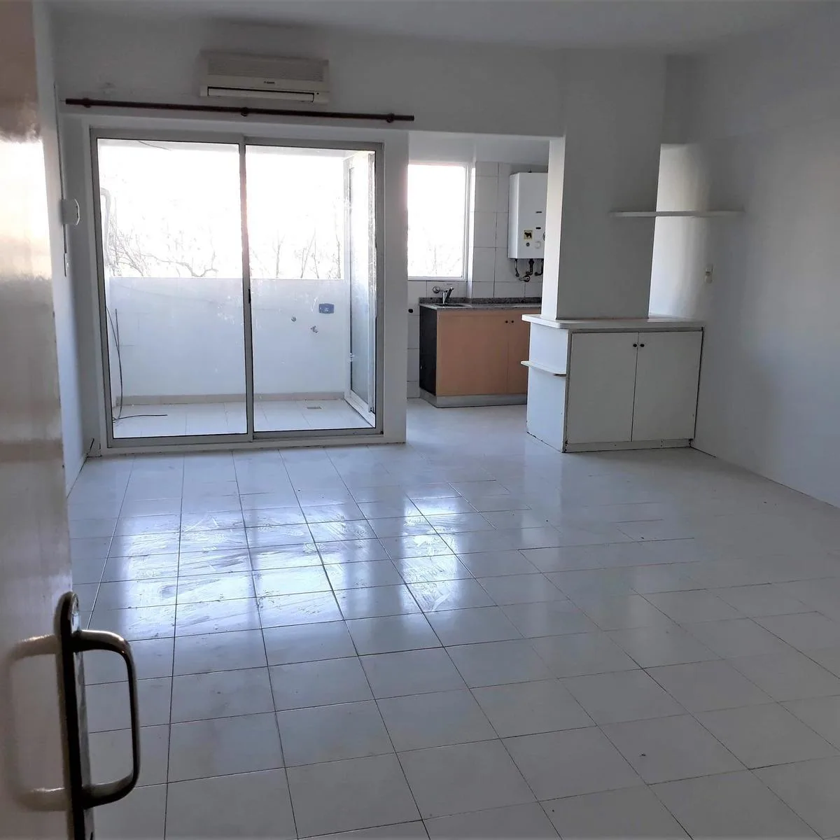 Alquiler Monoambiente con Balcon, Cerca de Importantes Universidades