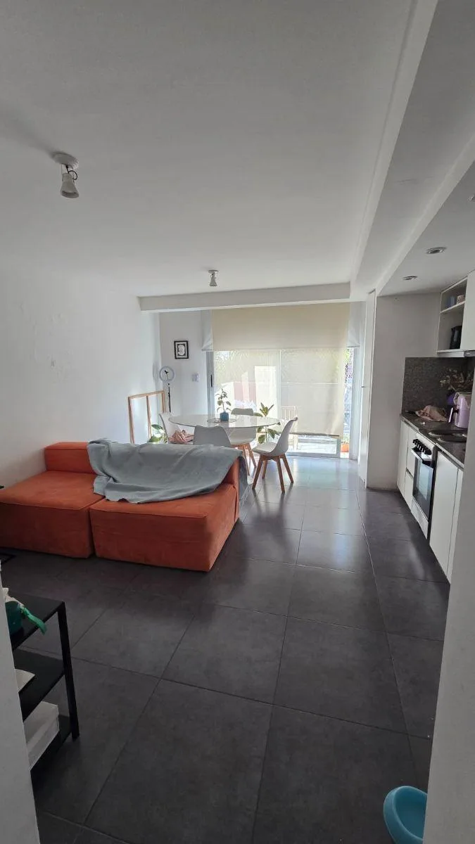 2 ambientes con balcón
