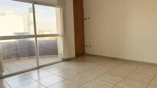 6to piso con balcón y cochera