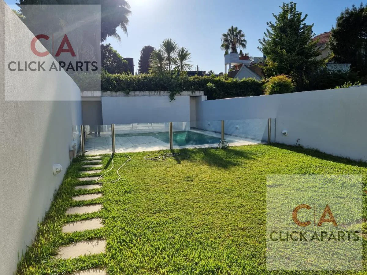 Casa moderna con pileta y jardín