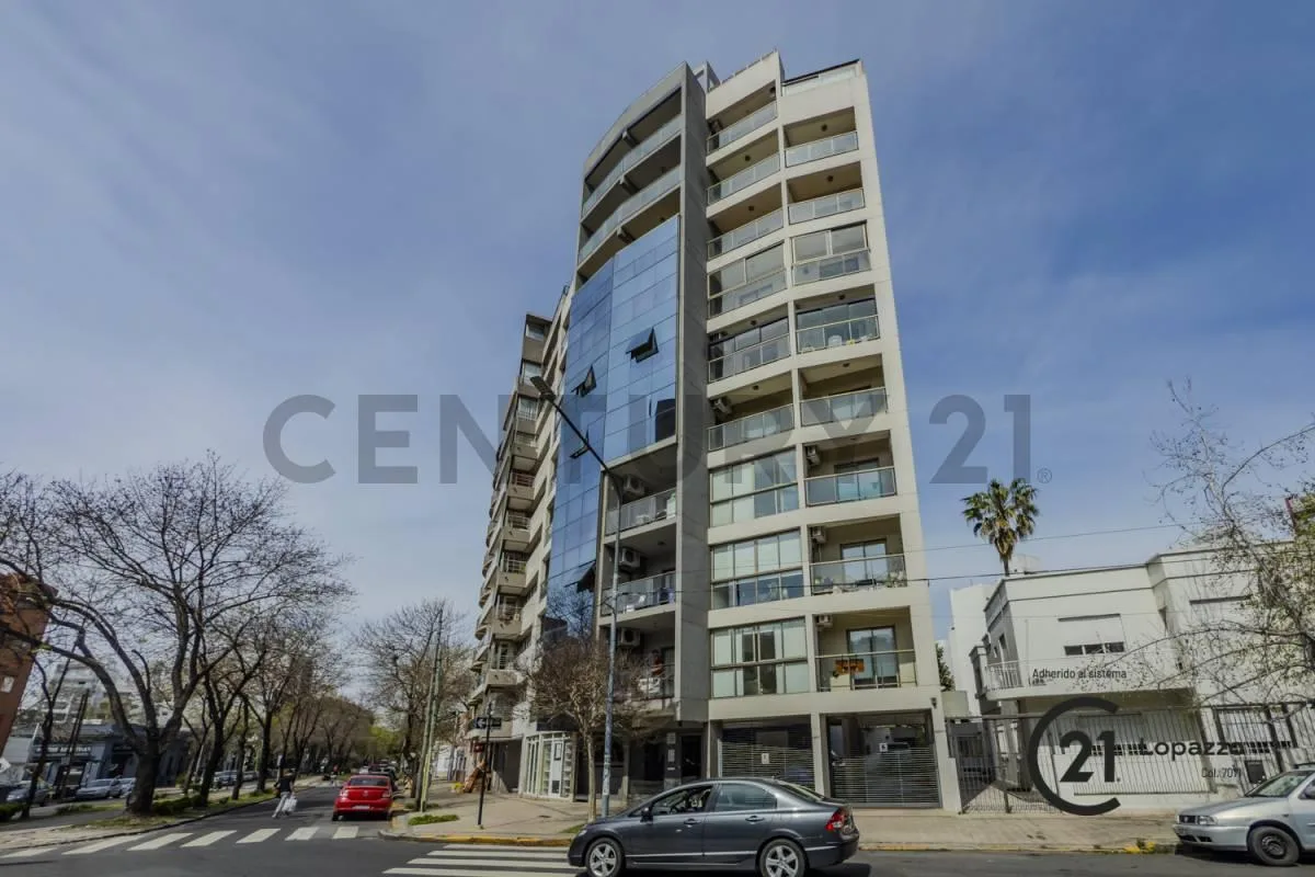 Departamento en Edificio de Categoría – Frente a Plaza Máximo Paz (13 y 60, La Plata)