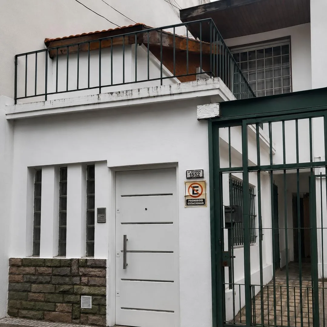 PH with private entrance