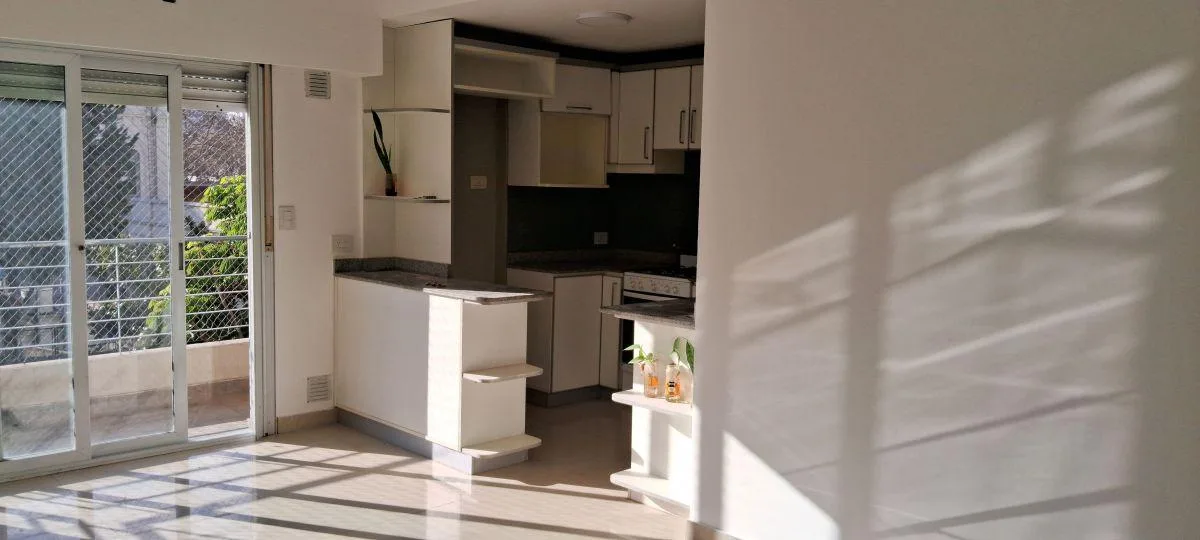 Excelente Departamento de Dos Ambientes con Balcón y Vista Abierta