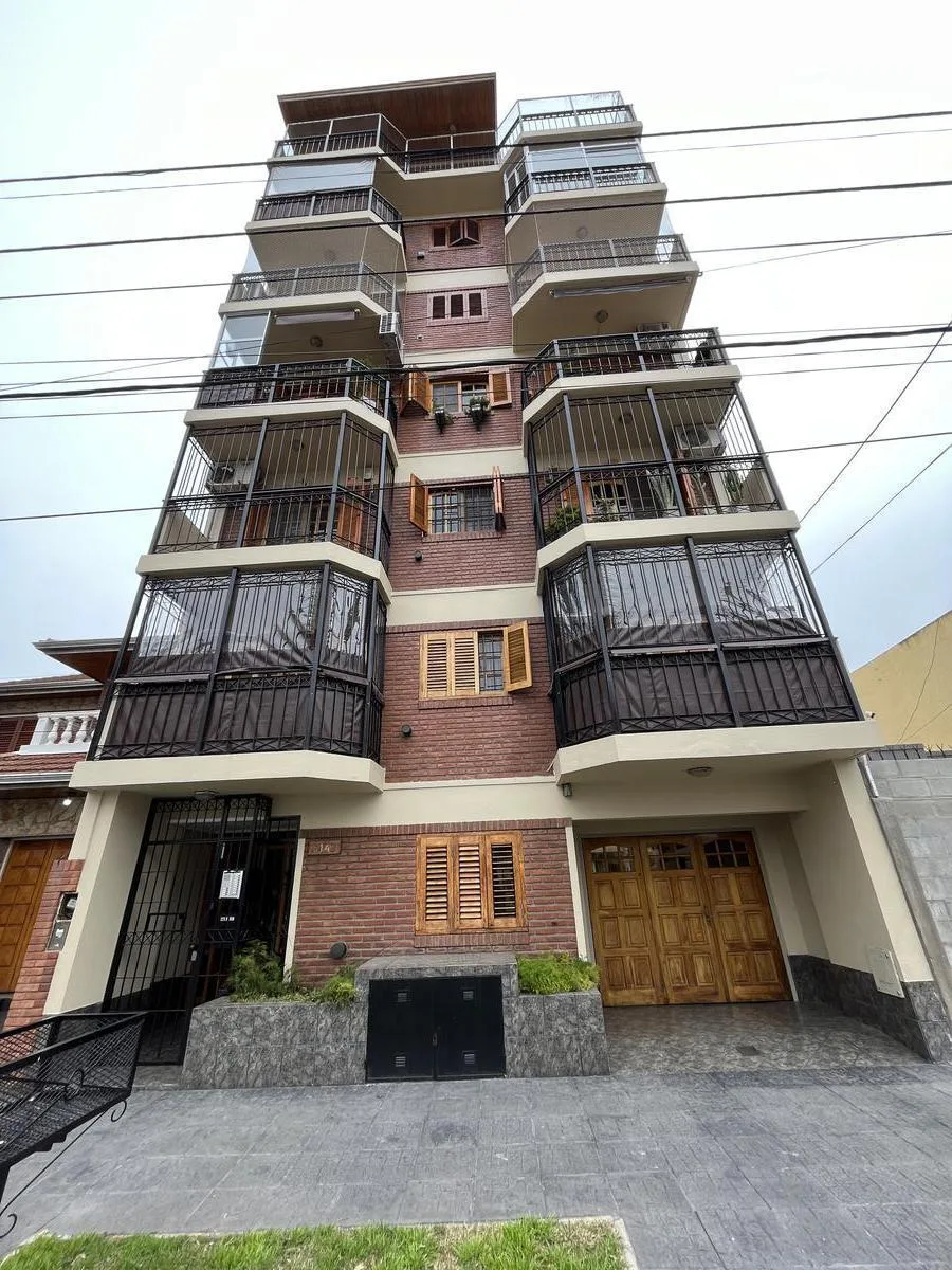 Departamento 3 Ambientes con Balcon y Cochera - Wilde