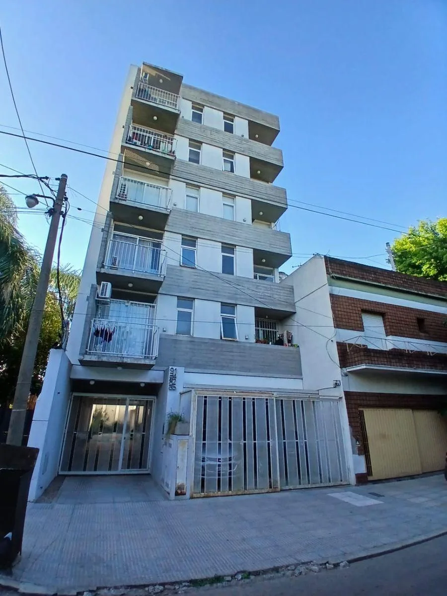 1 dormitorio, balcón al frente