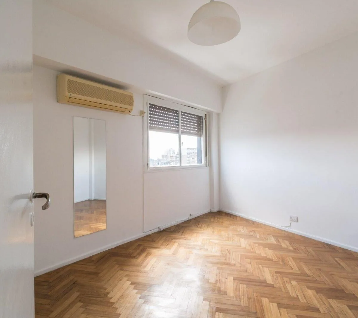 2 ambientes con balcón francés