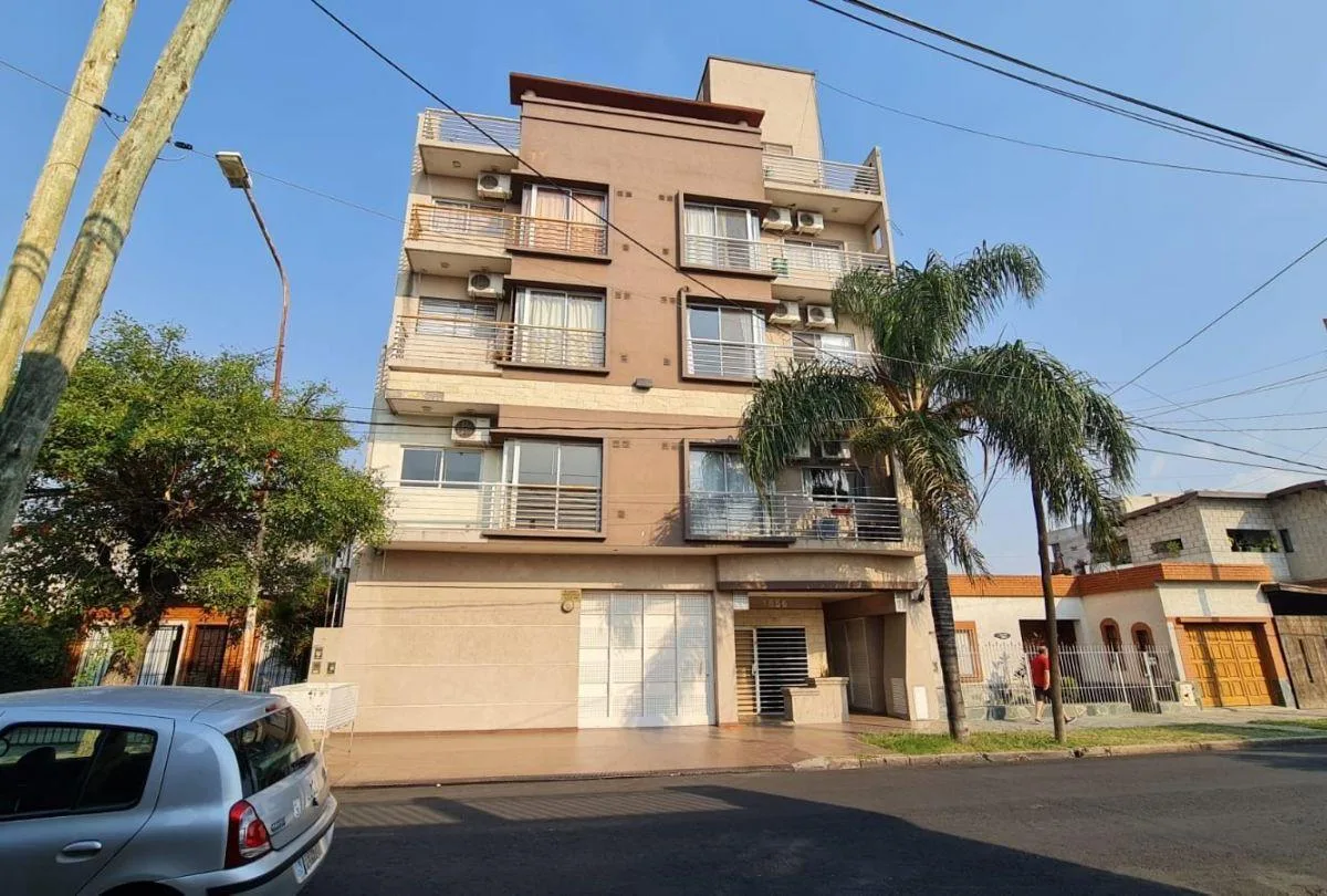 2 ambientes con balcón